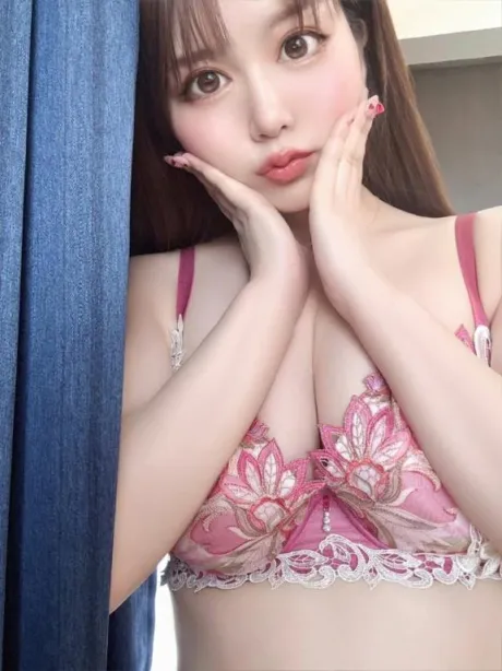 太ももに擦り付けて誘惑💖💖