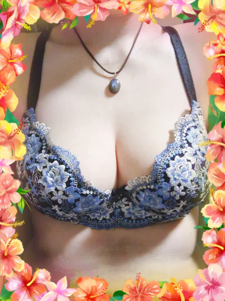 本日 16 時~22 時まで出勤しております🙇