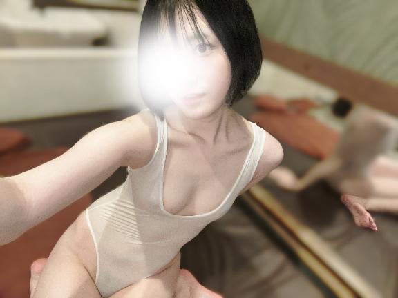 むにっ