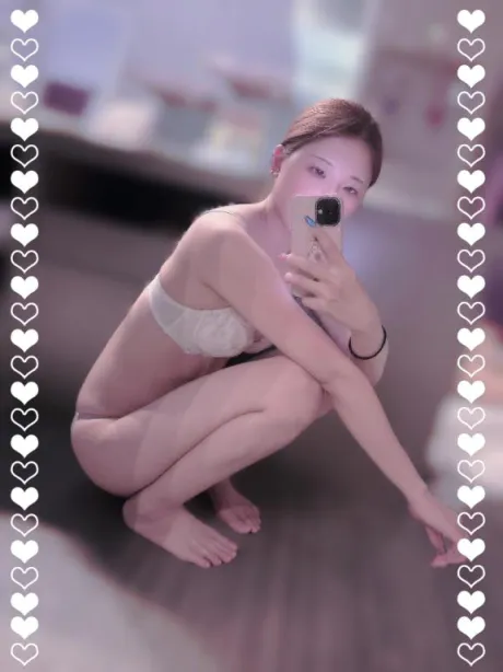 腕が長めの女の子ᕙ( ˙꒳​˙  )ᕗ/しおり