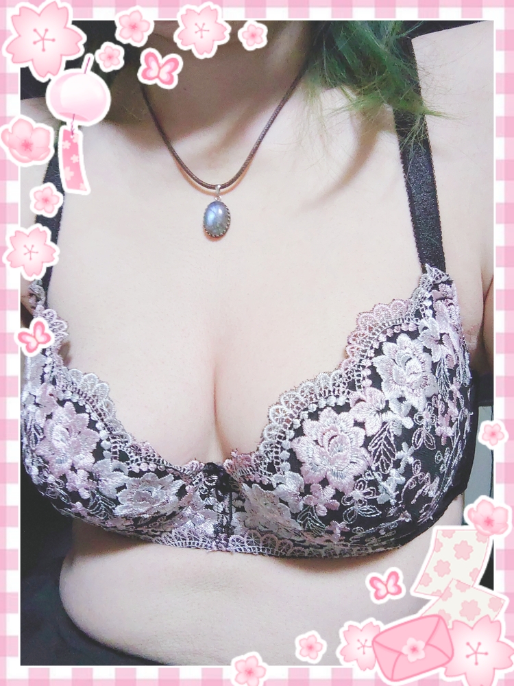 本日 17 時~22 時まで出勤しております🙇