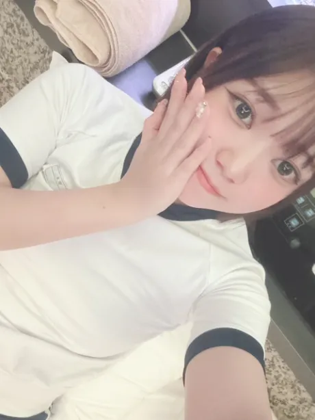 新人まりえティアラ