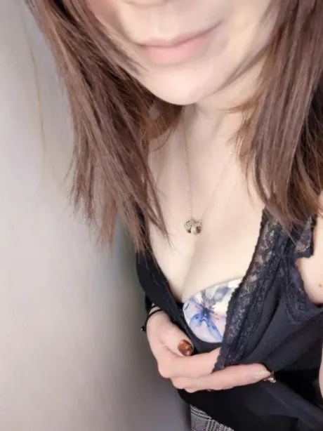 みらい★M人妻のドエロ潮吹き隣の人妻お口で愛して