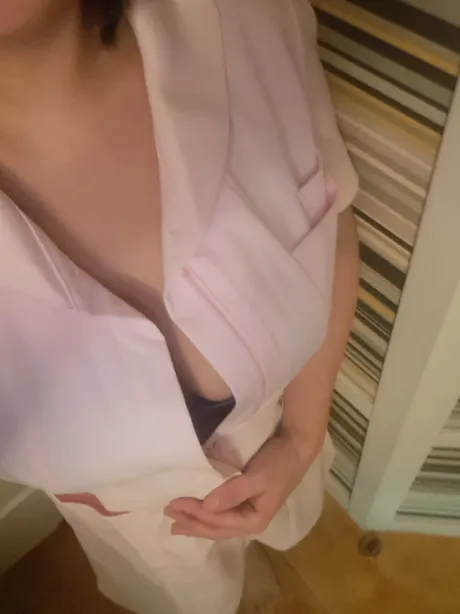 今、お店にいます！/ちひろ（気仙沼）〔即プレイＯＫ〕