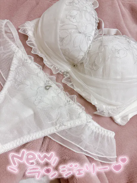 *⋆⸜お𝐧𝐞𝐰⸝⋆*/むつ店　しろ【グラマーM女】