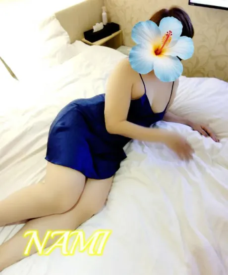 なみ人妻の楽園