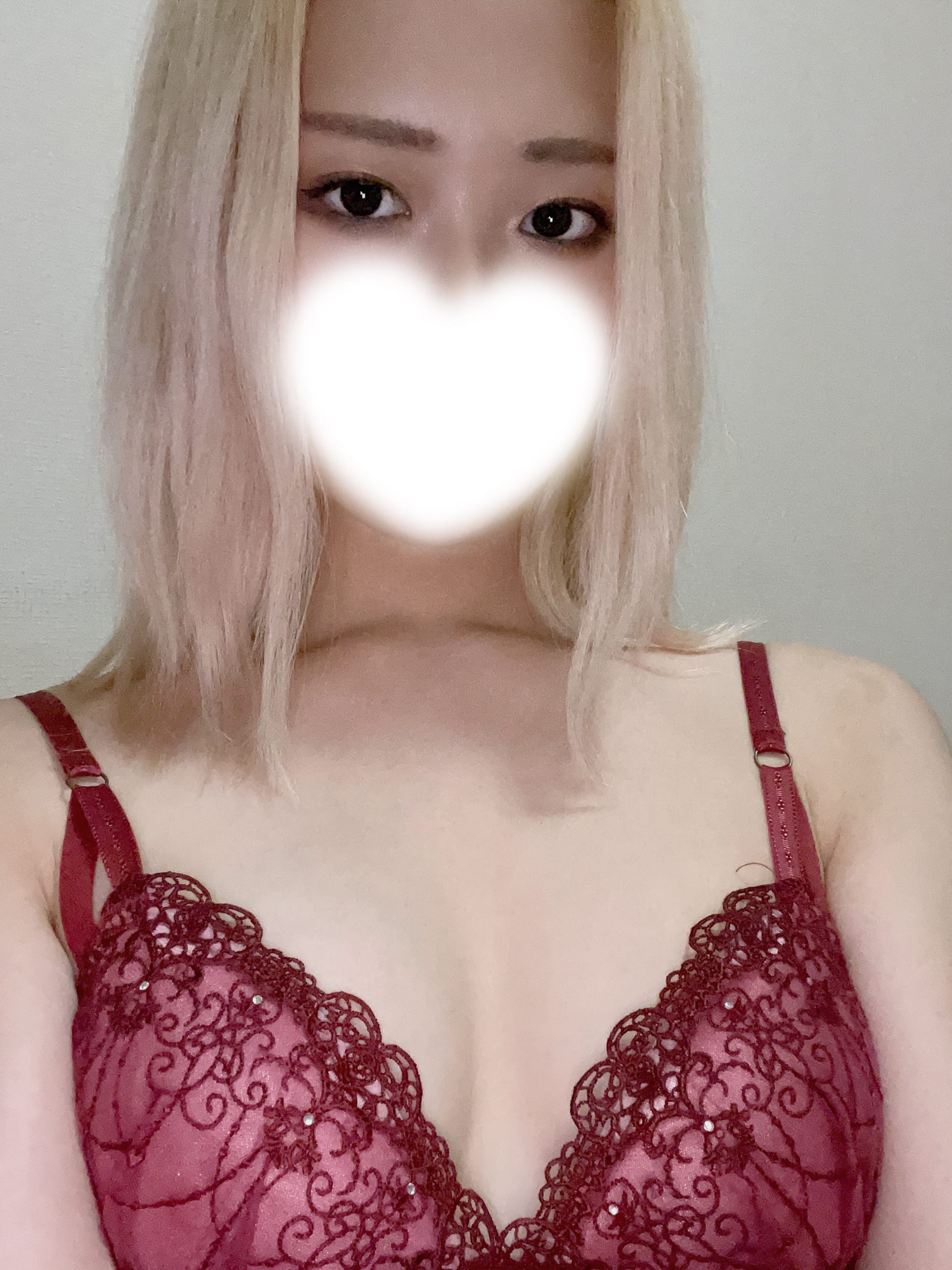 ただ好奇心で応募してきたノリのいいギャル。