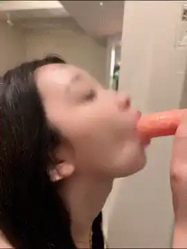 極秘動画㊙️/ユアン【青森】扉あけて即Kiss♡