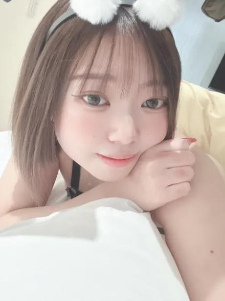 新人まりえティアラ