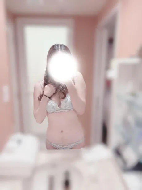 満たしてね🫶/シオリ