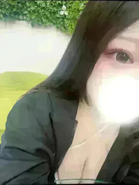 目逸らさないでねっ⸝⸝/ウユ