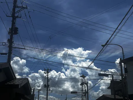 今日虹色の雲を見つけてラッキー🌈吉兆の前触れ😆/ひびき【弘前黒石】
