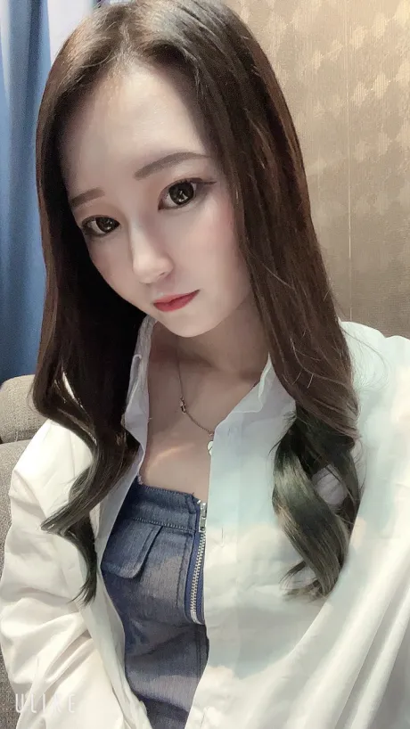 新人あやティアラ