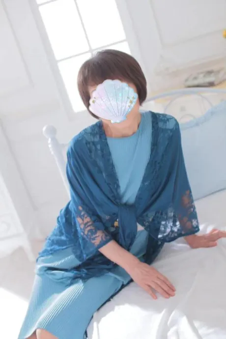 しのん★聖水！容姿端麗！隣の人妻お口で愛して
