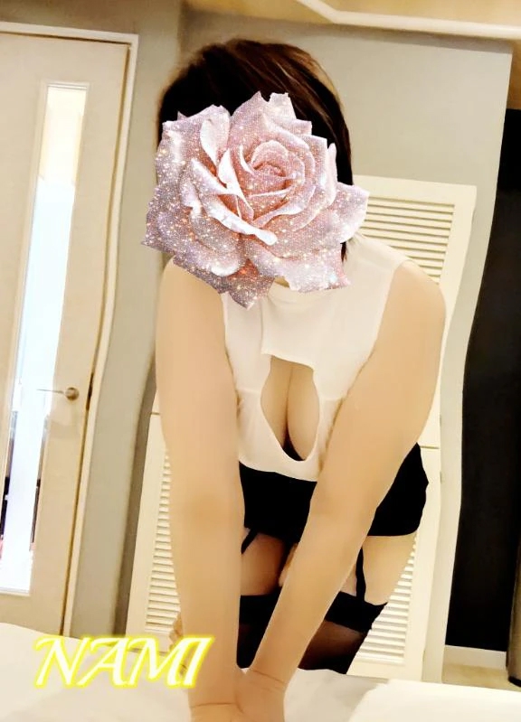 なみ人妻の楽園