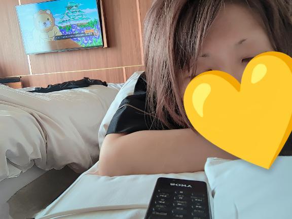 また仕事します！👩‍💻✨　寝起きだな。