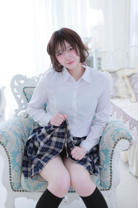 キラキラ制服💎見えそうで…