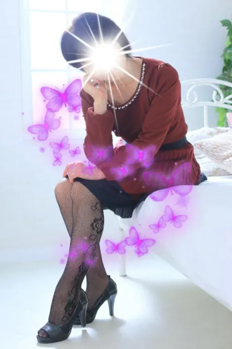 しのん★聖水！容姿端麗！隣の人妻お口で愛して