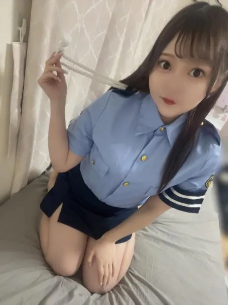 ひなこ☆圧倒的美少女！隣の人妻お口で愛して