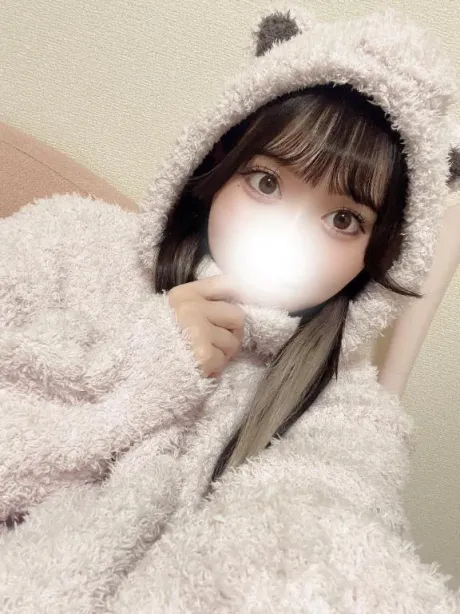 ひなこ☆圧倒的美少女！隣の人妻お口で愛して