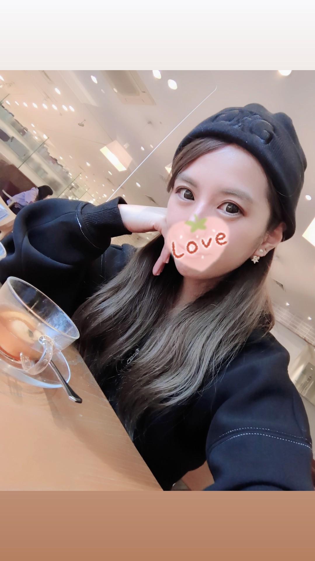 暖かいから外で