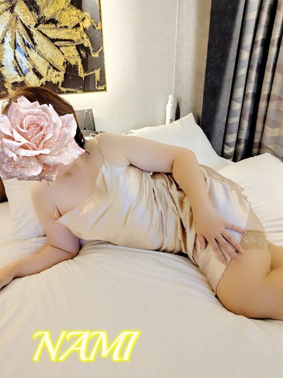 なみ人妻の楽園