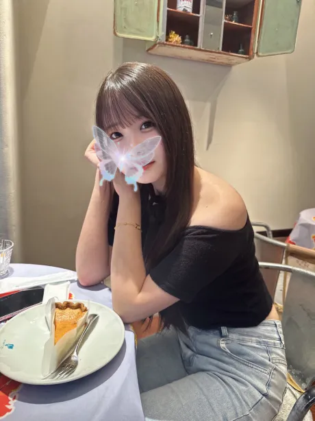新人さらさティアラ