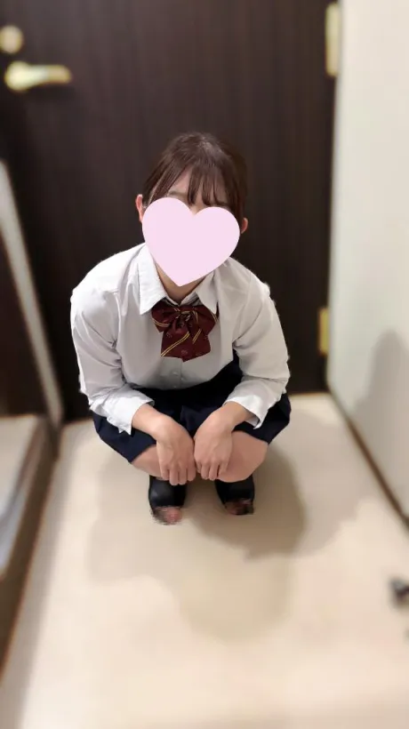 スカートの中覗く？💕/ヒナノ