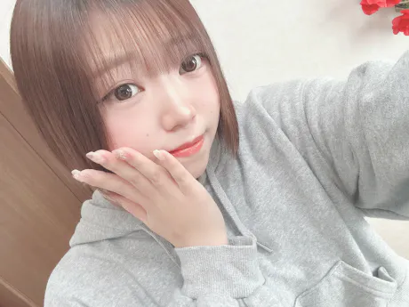 新人まりえティアラ