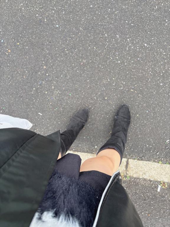 (∩'-'⊂)シュッ