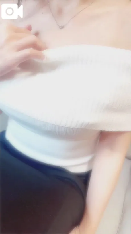 脱ぎ放題///♡♡/由莉（ゆり）