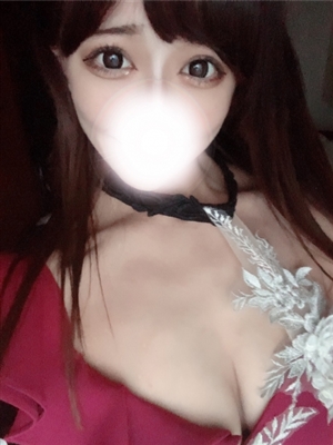 新人りょうかティアラ