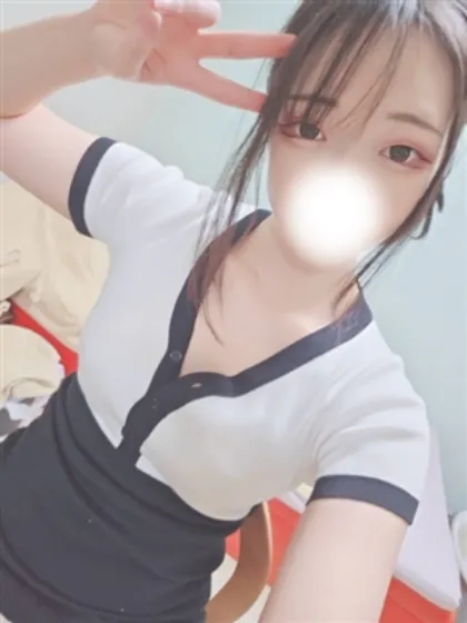 新人らびティアラ