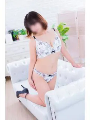 ちえ★変態痴女！ОLスーツ出勤隣の人妻お口で愛して