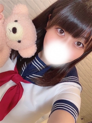 新人なぎさティアラ