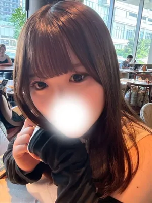 新人なぎさティアラ