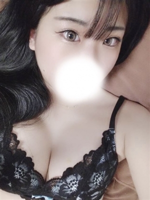 新人まきはティアラ