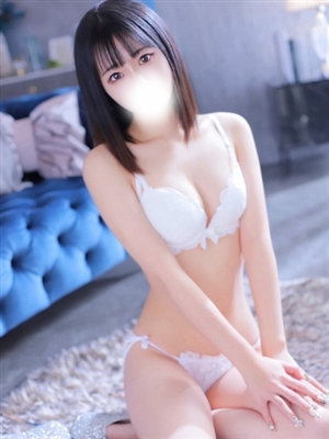 新人ねいなティアラ