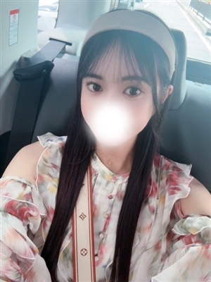 新人かなおティアラ