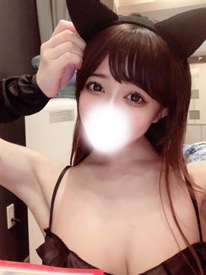 新人りょうかティアラ