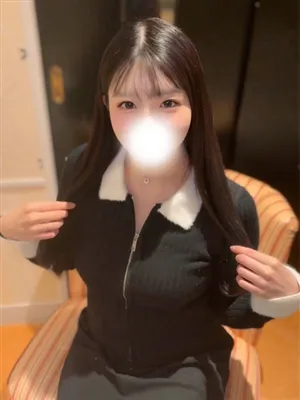 新人ゆめな/ティアラ