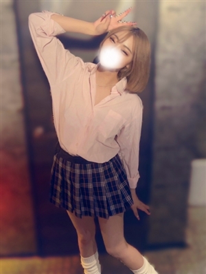 新人えみかティアラ