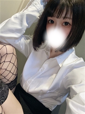 新人むむ/ティアラ