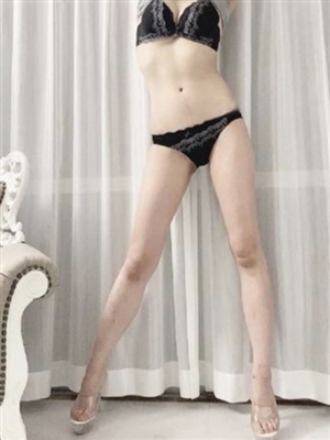 新人まきはティアラ