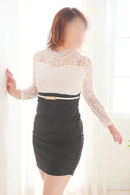 せり　☆潮吹きパイパン美女/桃艶