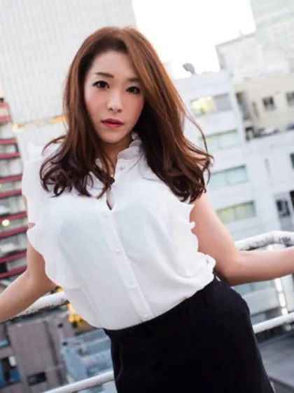 櫻井美咲（ニューハーフ）人妻生レンタルーNTRー