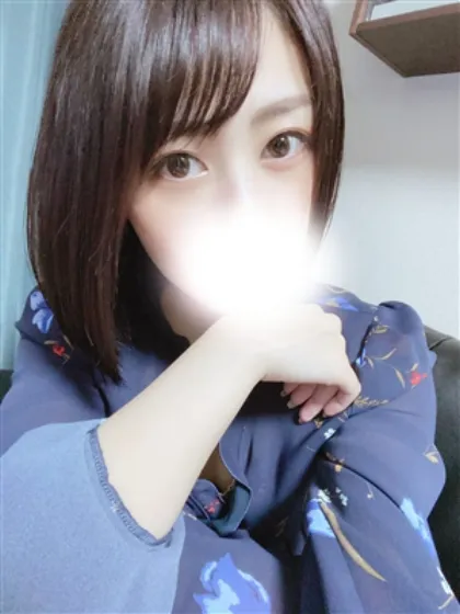 新人りな/ティアラ