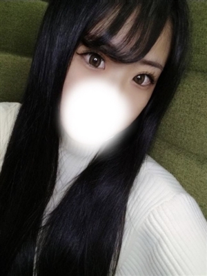 新人まきはティアラ