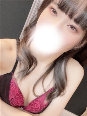 新人のりかティアラ